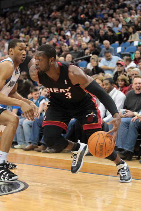 拉高了女子 拉高了女子